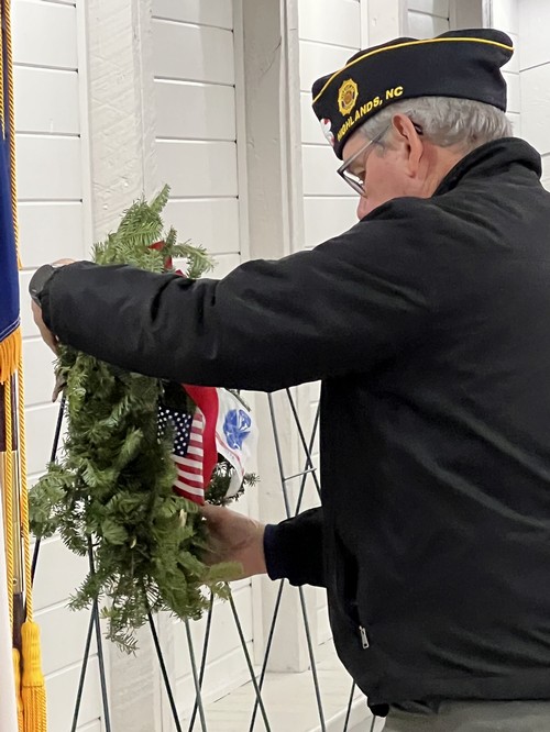 Mayor Patrick Taylor places the ceremonial Army wreath. 